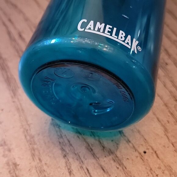 Blue Camelbak water bottle 1000ml - Picture 4 of 6